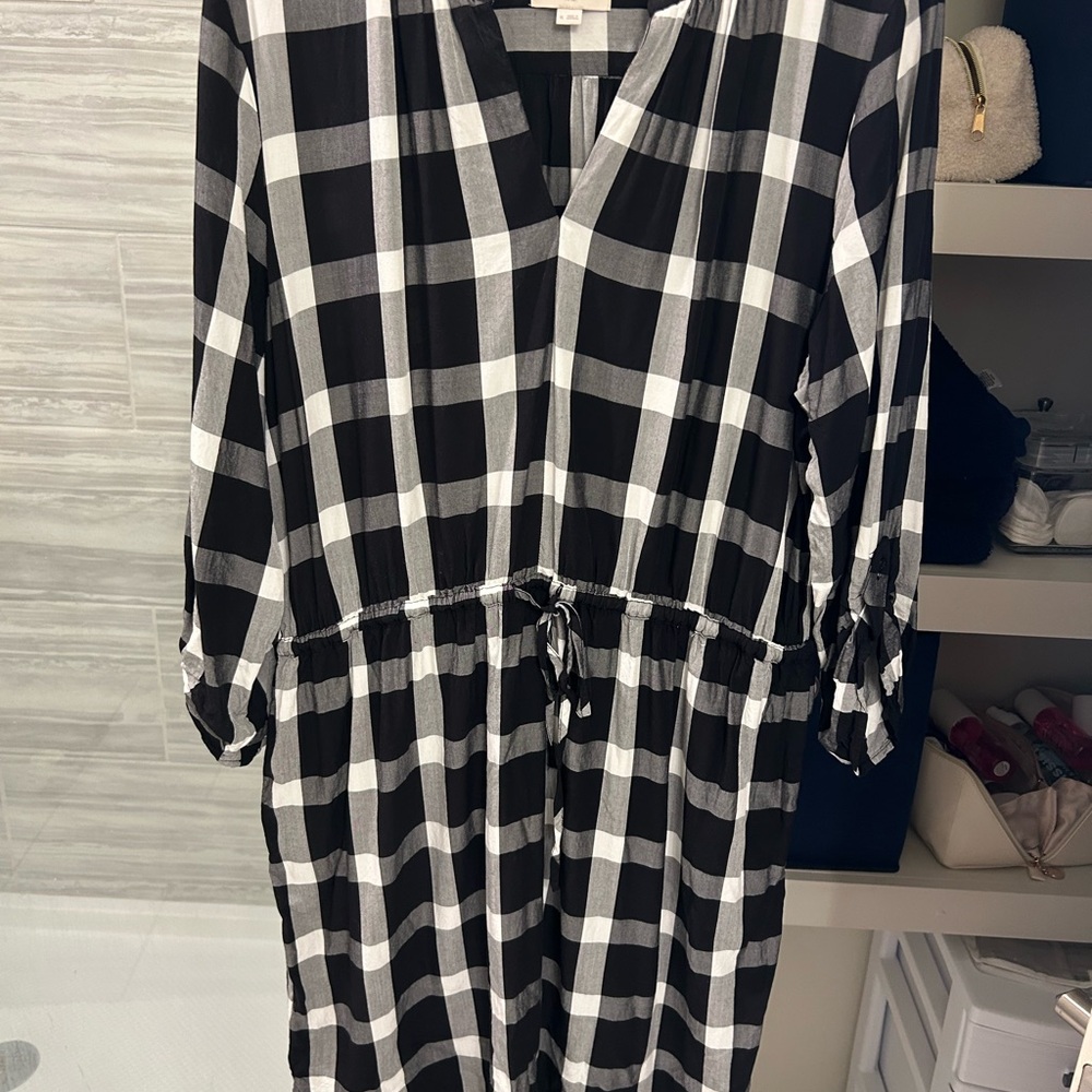 LOFT Black and White V-Neck Long Sleeve Dress
